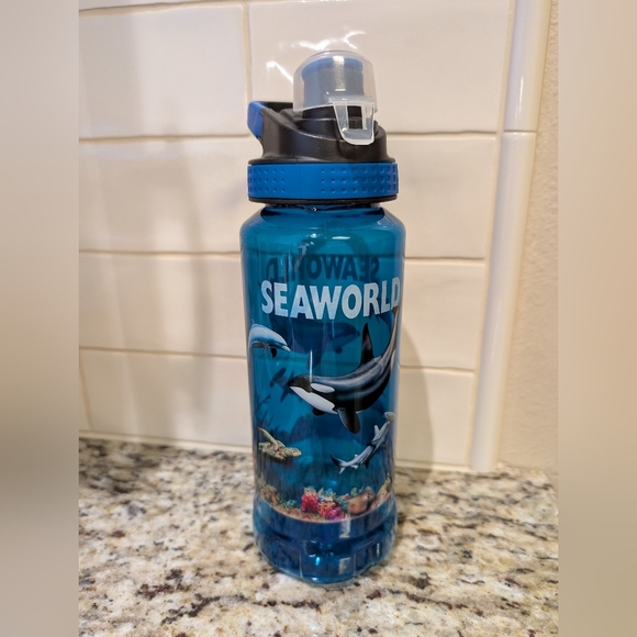 Sea World 2011 Cool Gear Water Bottle Busch Gardens Florida Blue BPA Free EUC - Picture 1 of 6